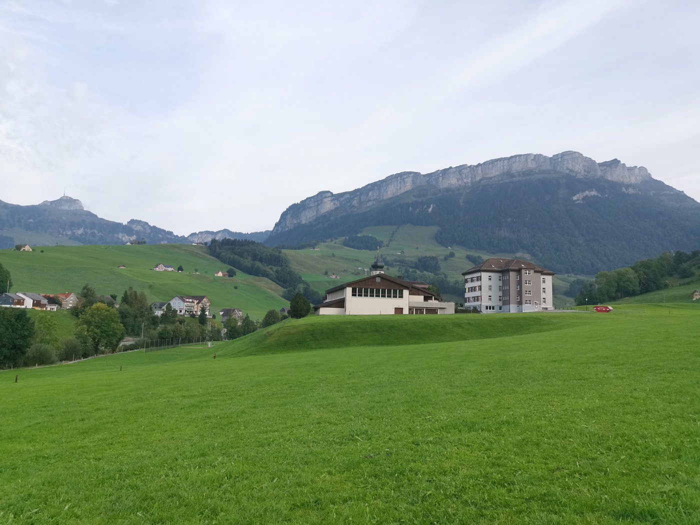Schule aussen.jpg